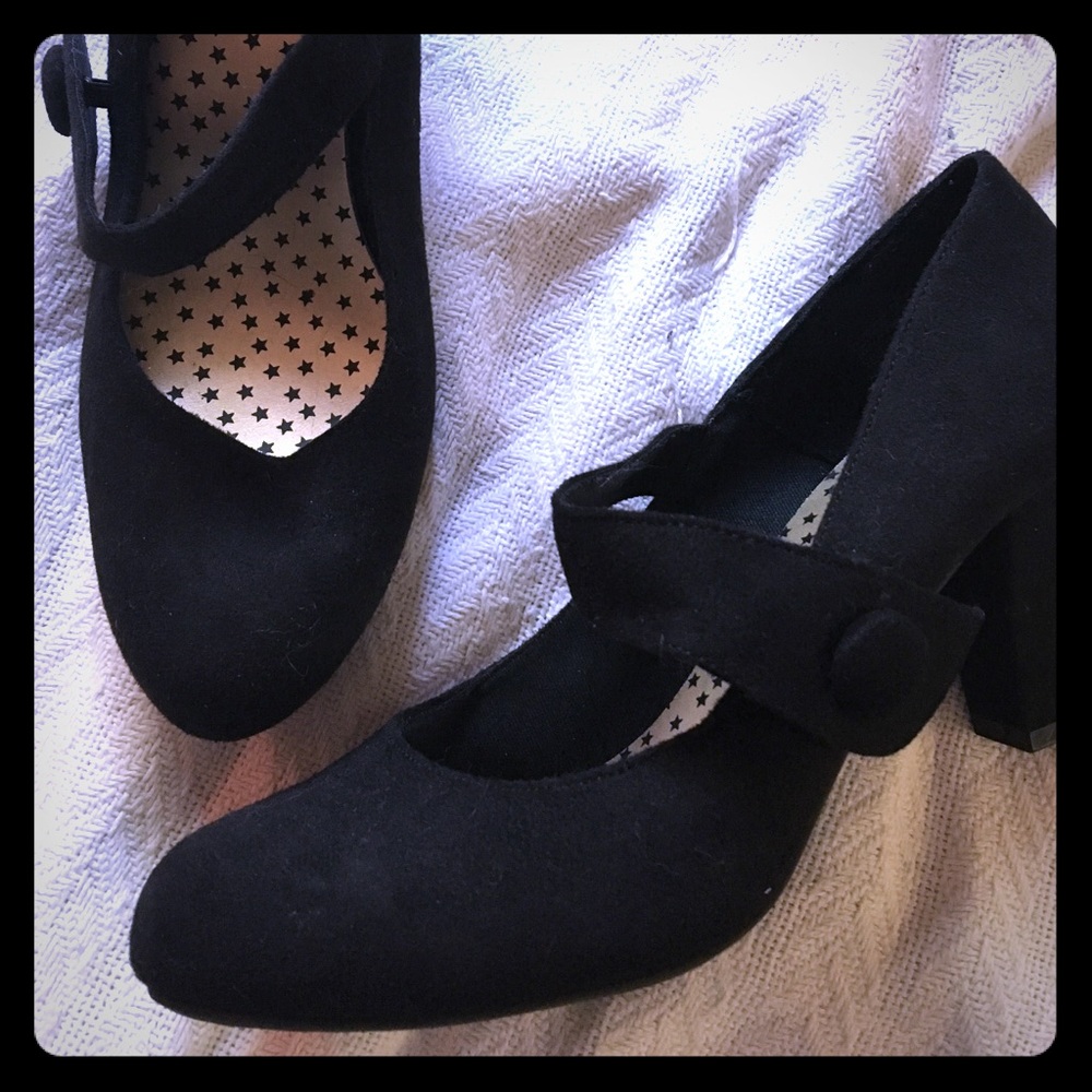 American Eagle Mary-Jane Pumps